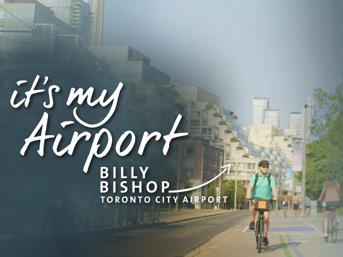 Campagne publicitaire It’s My Airport avec une scène de rue à Toronto.